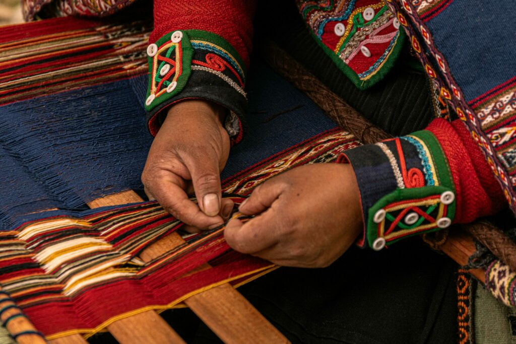 Handweaving in Peru Pexels, Joel Alencar