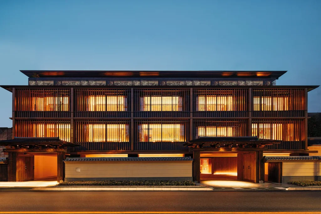 Located in Higashiyama district, Six Senses Kyoto sits in city centre and yet makes you
feel completely removed it is from the noise of the city